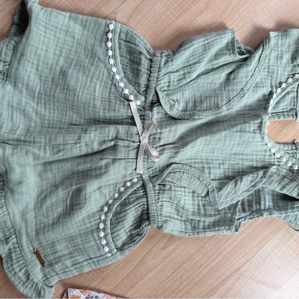 4t Summer Bundle Rompers and Dress (pls read size notes) - Picture 7 of 10